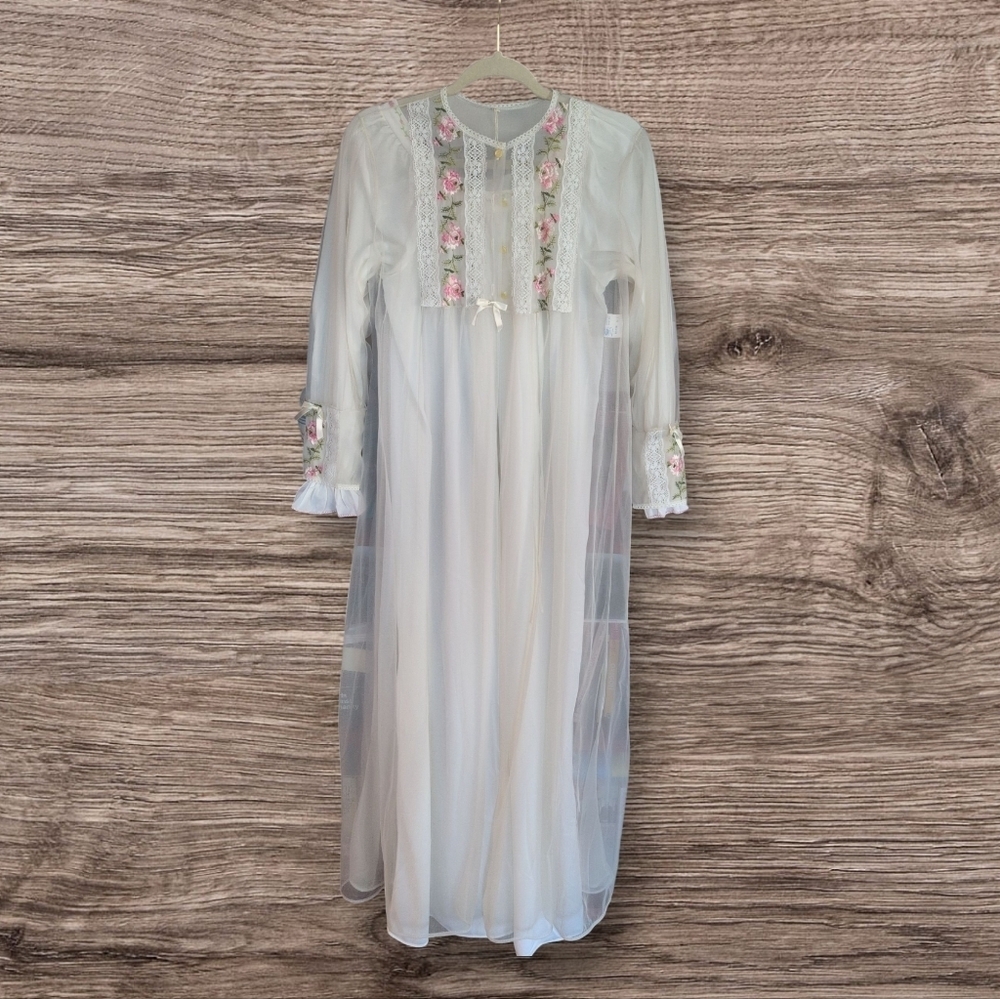 Miss Elaine Vintage 70s Nightgown With Sheer Robe
